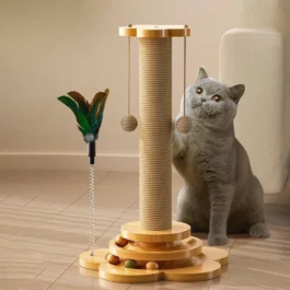 Arranhador de Madeira para Gatos com Brinquedos e Áreas de Lazer