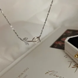 Colar Rosa Pedra da Lua com Tulipa Feminino