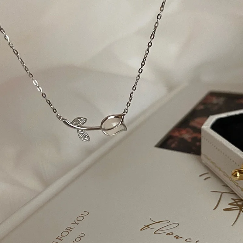 Colar Rosa Pedra da Lua com Tulipa Feminino