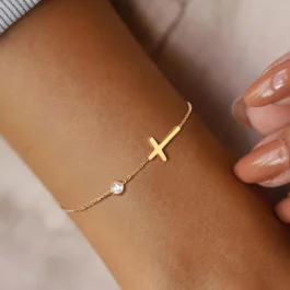 Pulseira Feminina Minimalista com Lua, Estrela e Cruz em Aço Inoxidável
