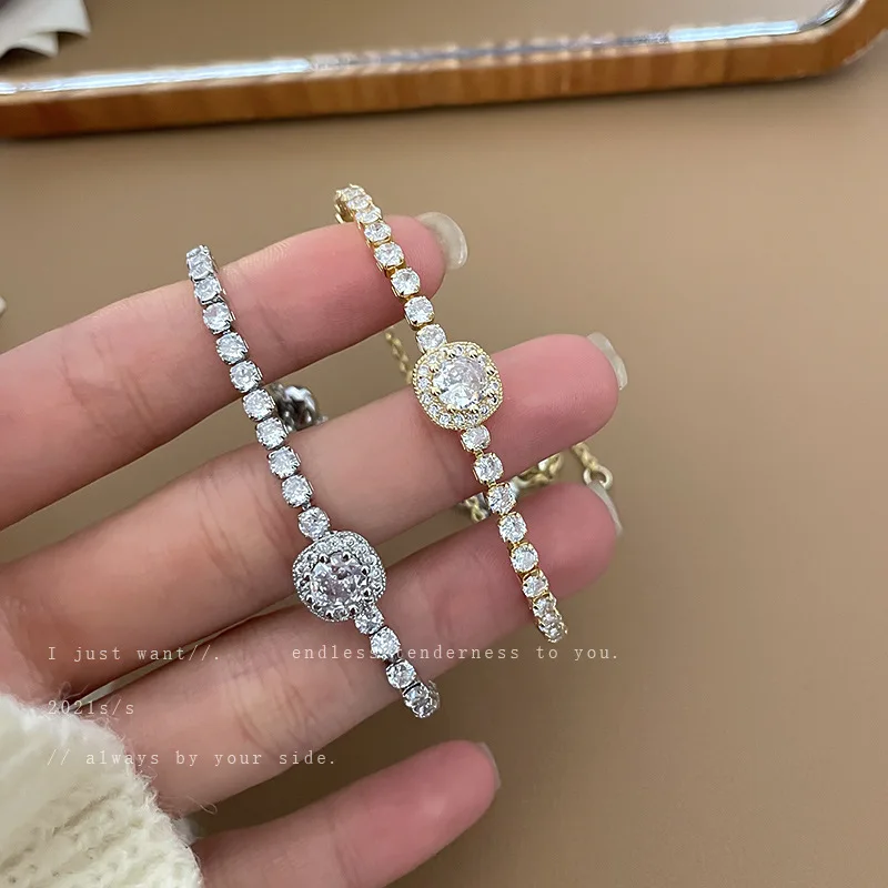 Pulseira Feminina Ajustável com Zircônias Brilhantes: Elegância Banhada a Ouro ou Prata - Imagem 32