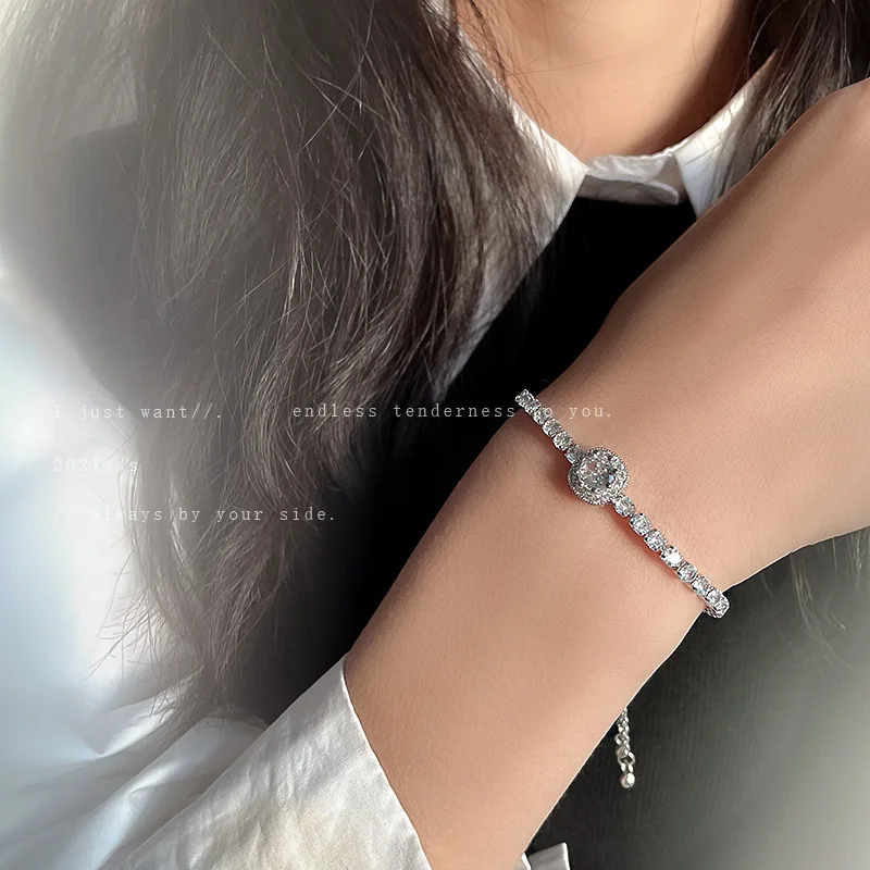 Pulseira Feminina Ajustável com Zircônias Brilhantes: Elegância Banhada a Ouro ou Prata - Imagem 34